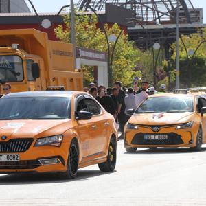 Vanda taksicilerden Rojin için kornalı eylem