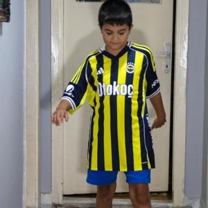 Muhabbet kuşunun peşinden 6ncı kattan düşen Buraka yardım eli uzatıldı / Video eklendi