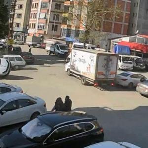 Kamyonet ile hafif ticari araç çarpıştı; 1 yaralı