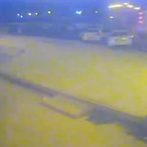 TIR, park halindeki 4 otomobil ile 4 traktöre çarptı; kaza kamerada