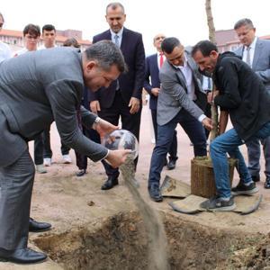 İzmirde 7 bölgenin toprağı Cumhuriyet çınarında buluştu