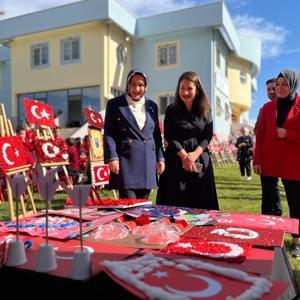 Cumhuriyet coşkusu miniklerle buluştu