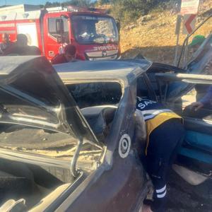 Mersinde tarım işçilerini taşıyan midibüs ile otomobil çarpıştı: 3 ölü, 12 yaralı (2)