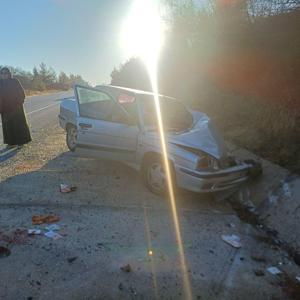 Bilecikte park halindeki araca çarpan otomobildeki 2 kişi yaralandı