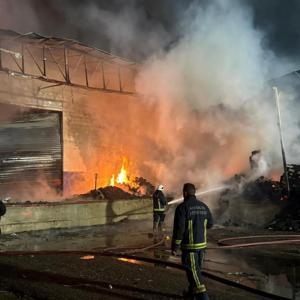 Antalyada paketleme fabrikasında yangın