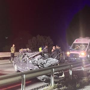 Kütahyada otomobil, TIR’ın altına girdi: 1 ölü