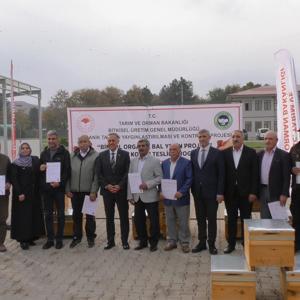 Bingöl’de arıcılara organik kovan dağıtıldı