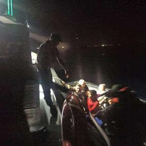 Kuşadası açıklarında 25 kaçak göçmen yakalandı