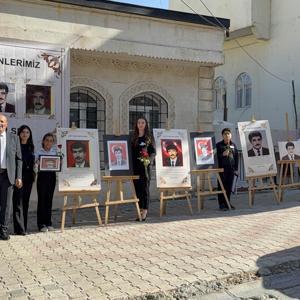 Mardin’de şehit öğretmenler anıldı