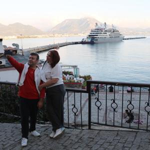 Fransız turistler, lüks yolcu gemisi ile Alanyaya geldi