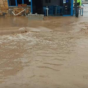 İzmirde sağanak etkili oldu