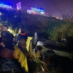 Hatayda kaçak göçmenleri taşıyan otomobil Asi Nehrine devrildi: 9 yaralı