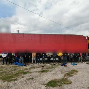 TIR dorsesinde 18 kaçak göçmen yakalandı