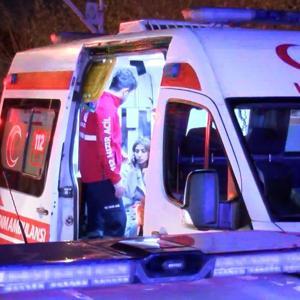 İstanbul -Sultangazide 27 katlı otelde yangın: 4 kişi hastaneye kaldırıldı