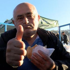 Rizedeki festivalde 2 ton hamsi 2 saatte tüketildi