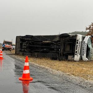 Konyada okul servisi devrildi; 28i öğrenci 29 yaralı