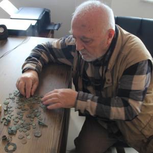 Karamanoğulları Beyliği’ni araştırırken 148 adet sikke buldu