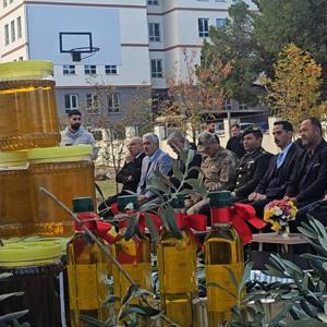 Öğrenciler hasadını yaptığı zeytinin gelirini mehmetçiğe bağışladı