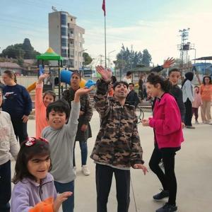 Özel gereksinimli öğrencileriyle güne özel klip hazırladı