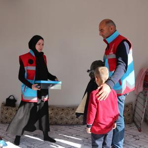 Karlıova’da engelli bireyler evlerinde ziyaret edildi