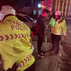 Mardin’de tarihi caddede yüksek sesle müzik dinleyen 55 araç sürücüsüne ceza