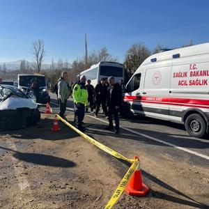 Nevşehirde yolcu midibüsü ile otomobil çarpıştı: 11 yaralı