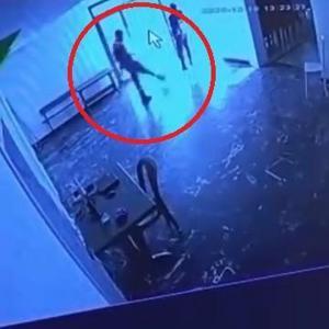 Belediyeye ait tesiste kediye tekmeli müdahale kamerada