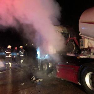 TIR yangında kullanılamaz hale geldi