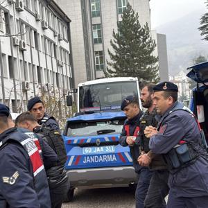 Tokatta 2 kişinin öldüğü silahlı kavganın şüphelileri adliyede