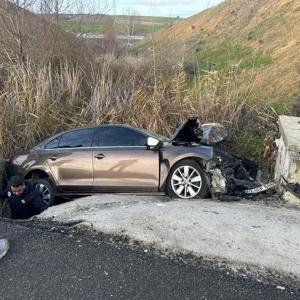 Su kanalına düşen otomobildeki çift yaralandı