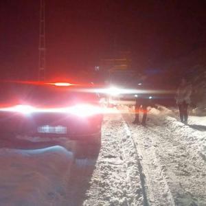 Kayseride kar yağışı sonrası otomobilde mahsur kalan 2 kişi kurtarıldı