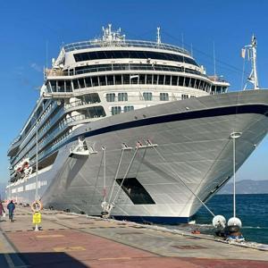 Kuşadası’na yeni yılın ilk kruvaziyer gemisiyle 942 turist geldi