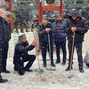 Kars’ta kar nedeniyle 130 köy yolu kapandı