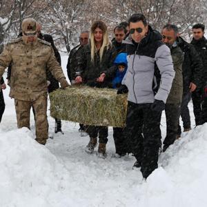 Tuncelide kar kalınlığı yarım metreyi aştı; yaban hayvanları için doğaya yem bırakıldı