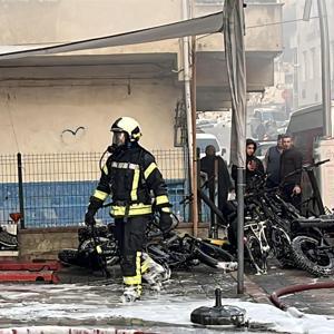 Elektrikli bisiklet tamiri ve satışı yapılan iş yerinde yangın