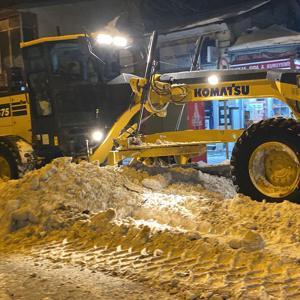 Kars’ta 500 kamyon kar şehir dışına taşındı