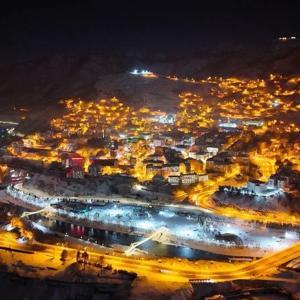 Kar altındaki Tunceli’de manzara, gündüz ve gece dronla görüntülendi