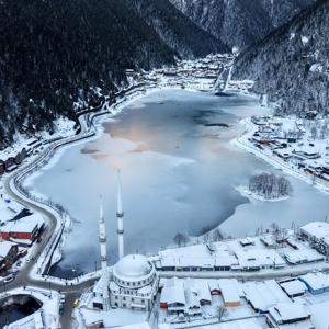 Uzungöl buz tuttu