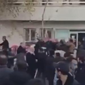 Şanlıurfa’da taşlı-sopalı kavga kamerada