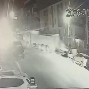 Kamyonla 3 araca çarpıp kaçtı; o anlar kamerada