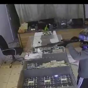 Kumycudan 4 kilogram altını alan silahlı soyguncular tutuklandı