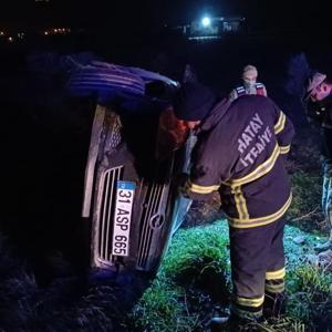 Devrilen otomobilin sürücüsü yaralandı