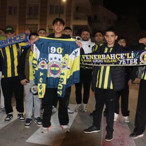 Sarı-lacivertli taraftarlar Antalya’da sokağa döküldü
