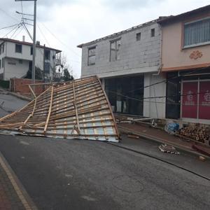 Kocaeli’de taşımalı eğitimde 1 gün, çatısı uçan 5 okulda ise 4 gün tatil edildi