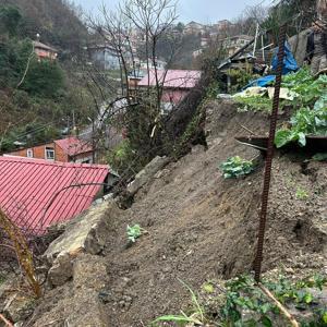 Zonguldakta heyelan nedeniyle 2 ev boşaltıldı