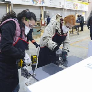 Mersin’de kadın mobilya ustaları yetiştiriyor