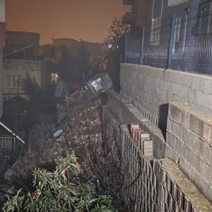 Kahramanmaraş’ta istinat duvarı yıkıldı; 1 apartman ve 3 ev boşaltıldı