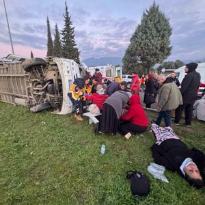 Aydında işçi servis minibüsü devrildi; 16 yaralı / Ek fotoğraflar