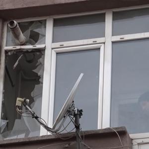 Balkondaki kombi patladı, hasara yol açtı