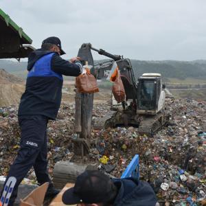 Yolcu otobüsünde taşınan sucuk ve çiğ köfteler imha edildi